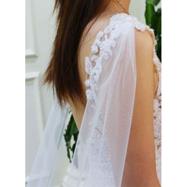 One-tier Cut Edge Chapel Bridal Veils With Lace